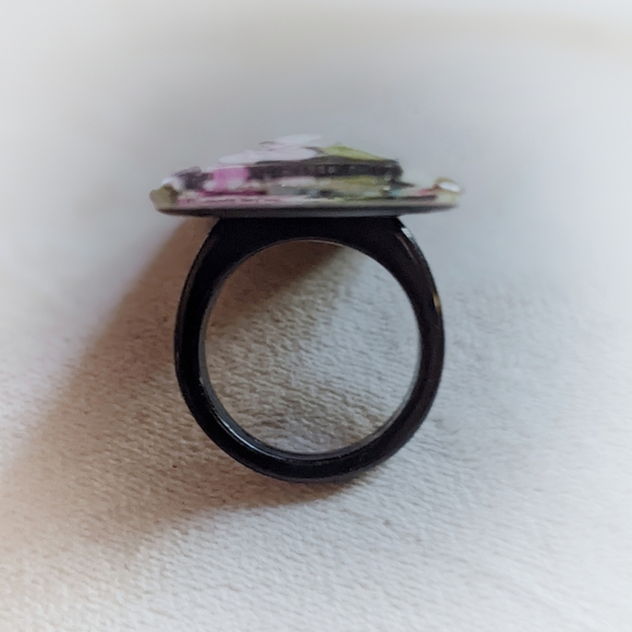 Floral Geometric Statement Ring Size 7.5-8 - Picture 4 of 4